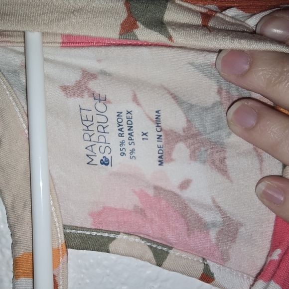 Market And Spruce Sleeveless Floral Top With Like Pink Backing - Picture 2 of 4
